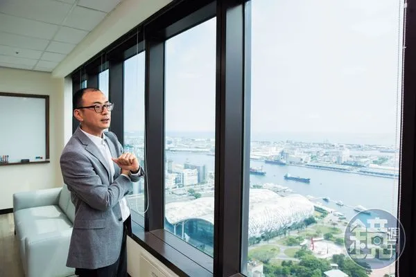 中山大學國際金融研究學院助理教授佘博文對房地產充滿熱情，高雄是他的主戰場。