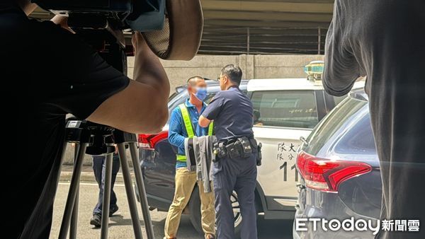 ▲▼      鋼樑砸毀忠孝橋，聯結車駕駛上銬移送       。（圖／記者戴上容攝）