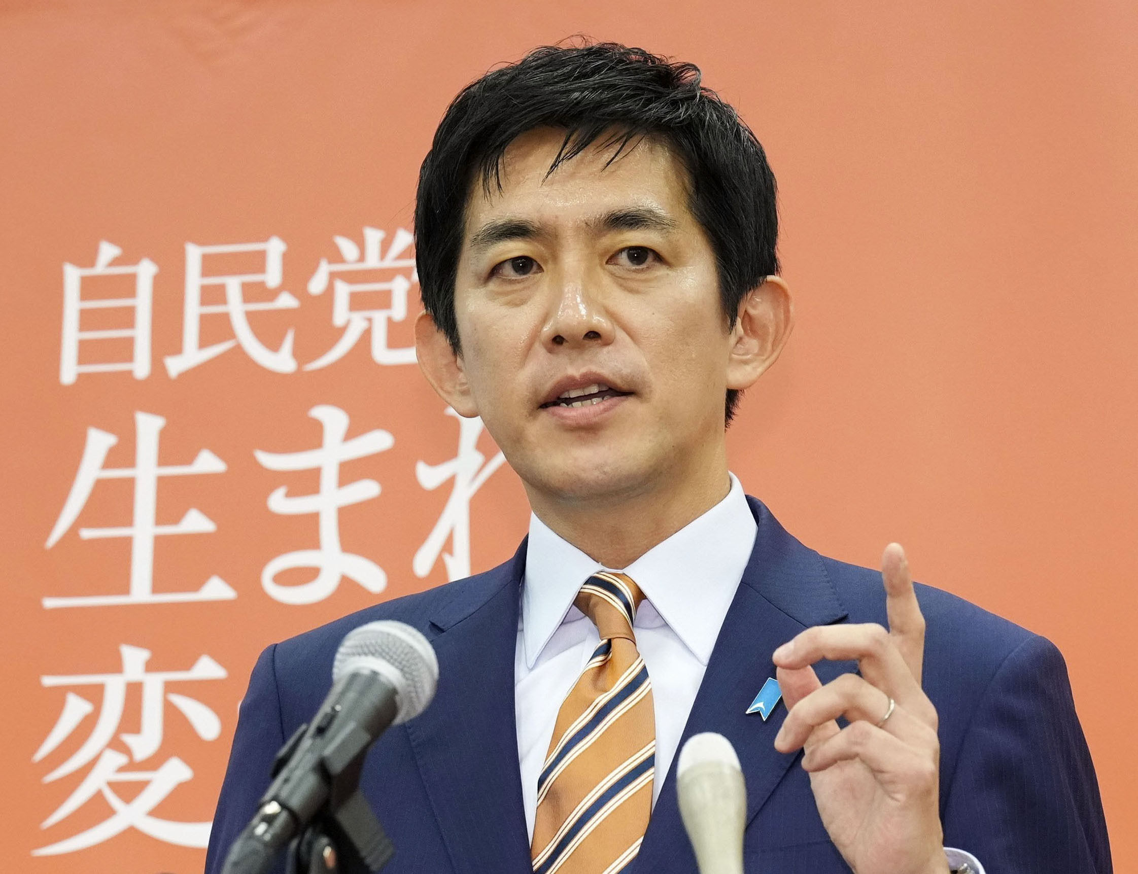 ▲▼前經濟安保大臣小林鷹之20日召開記者會，宣布參選自民黨總裁。（圖／達志影像）