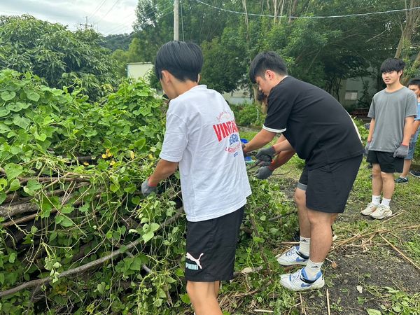 頂新和德攜手社區棒球志工送愛到信望愛智能發展中心（圖／頂新和德文教基金會提供）