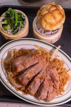 ▲▼台北101美食，美利港式茶餐廳101美食街，72層酥脆黃金頌絲滑可頌蛋塔滿好排滿。（圖／小虎食夢網提供）