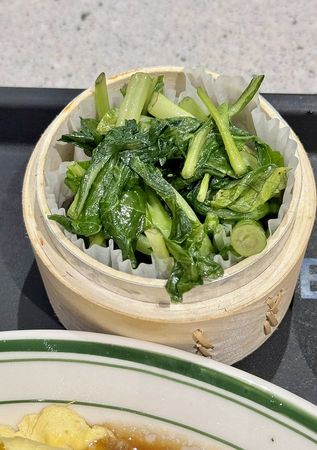 ▲▼台北101美食，美利港式茶餐廳101美食街，72層酥脆黃金頌絲滑可頌蛋塔滿好排滿。（圖／小虎食夢網提供）