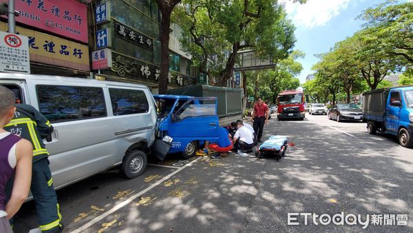 ▲▼台北市中山區民權東路二段發生一起車禍意外。（圖／記者黃彥傑攝）