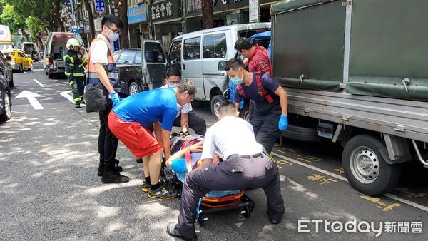 ▲▼台北市中山區民權東路二段發生一起車禍意外。（圖／記者黃彥傑攝）