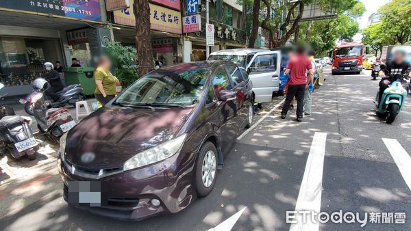 ▲▼台北市中山區民權東路二段發生一起車禍意外。（圖／記者黃彥傑攝）