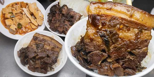 ▲▼無菜單神級梅干扣肉，彰化爌肉飯和10元苦瓜湯。（圖／部落客美熊提供）