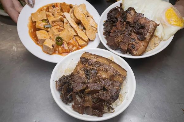 ▲▼無菜單神級梅干扣肉，彰化爌肉飯和10元苦瓜湯。（圖／部落客美熊提供）