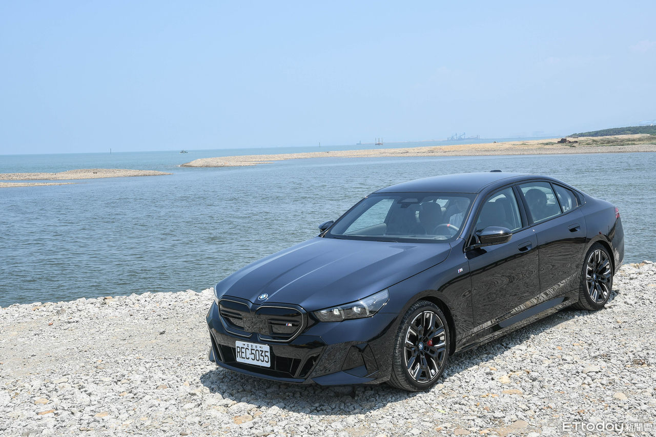 ▲BMW i5 M60又帥又殺，展現讓人上癮的性能魅力！（圖／記者徐煜展攝）