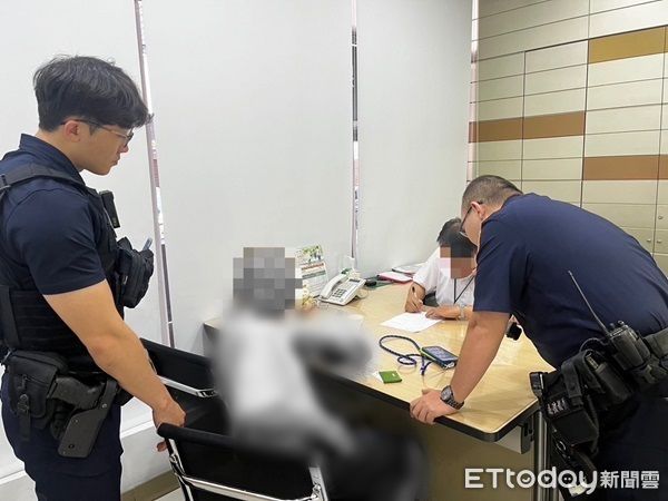 ▲桃園汗衫阿北超豪氣「一次匯2000萬買股票」　警銀聯手阻詐。（圖／大溪警分局提供，下同）