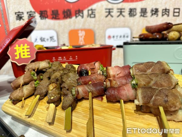 ▲▼全聯燒肉季不只推出多款生鮮烤物優惠、獨家聯名醬料下殺，還有「電烤盤神器」2折起。（圖／記者林育綾攝）