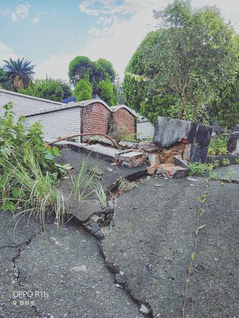 ▲▼  墓園崩塌現場狀況。（圖／新北市議員顏蔚慈提供）