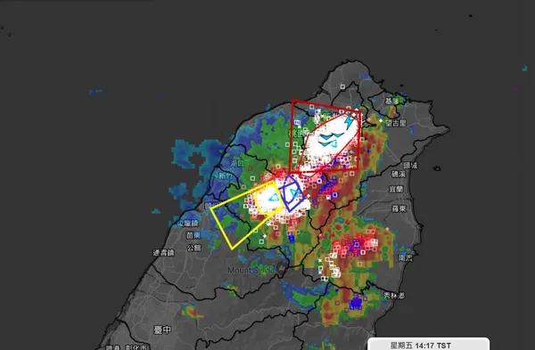 ▲▼北部地區一分鐘閃電次數超過400次。（圖／取自「天氣風險 WeatherRisk」臉書粉絲團） 