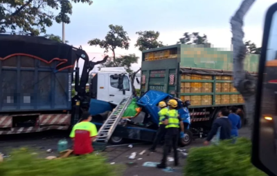 台中5車連環撞　小貨車「遭夾擊壓扁」駕駛失去呼吸心跳、乘客骨折