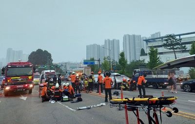 南韓商旅車「違反號誌」衝撞巴士　側翻撞車3名中國籍勞工身亡