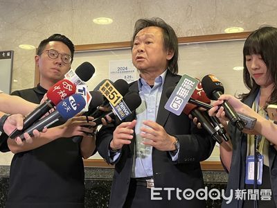 柯文哲諷若沒被關要不要吞曲棍球？　王世堅回嗆：賭高空彈跳