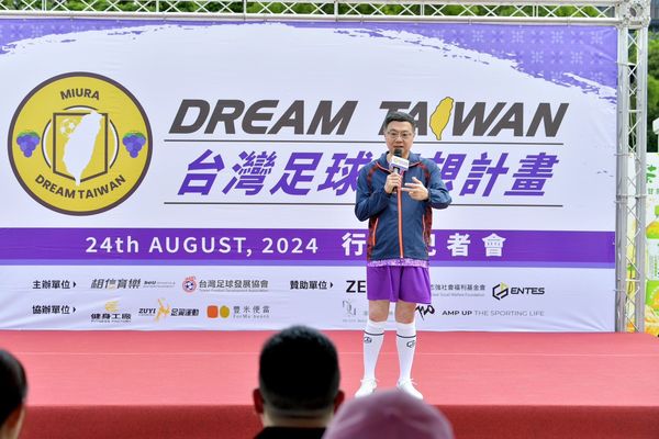 ▲▼行政院長卓榮泰今（24日）探班「Dream Taiwan U14足球隊」。（圖／行政院提供）