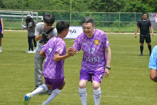 ▲▼行政院長卓榮泰今（24日）探班「Dream Taiwan U14足球隊」。（圖／行政院提供）