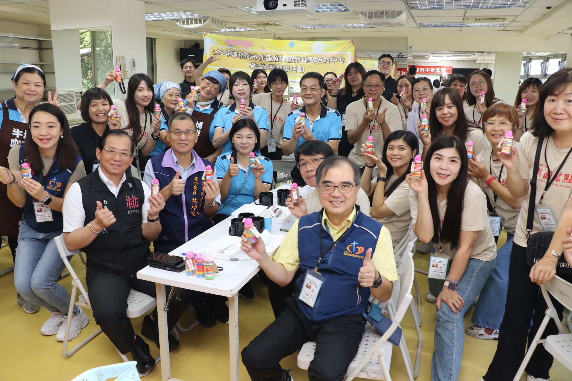 ▲中和碧湖社區咖啡蛋捲飄香 桃園市據點輔導團率隊取經。（圖／新北市社會局提供）