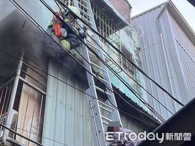 高雄民宅清晨火警一家3口逃生　疑電動腳踏車充電起火