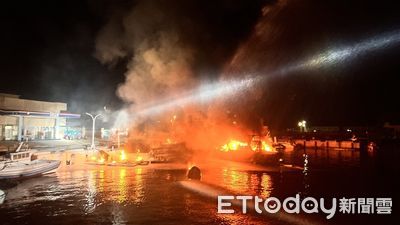 傳爆炸聲！澎湖南滬漁港一片火海畫面曝　燒毀10水上摩托車2漁船