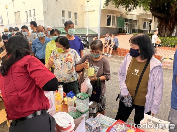 ▲台南市消防局第三大隊，24日星期六下午在佳里區體育公園，舉辦了一場別開生面的消防公益義賣暨防災宣導活動。（圖／記者林東良翻攝，下同）