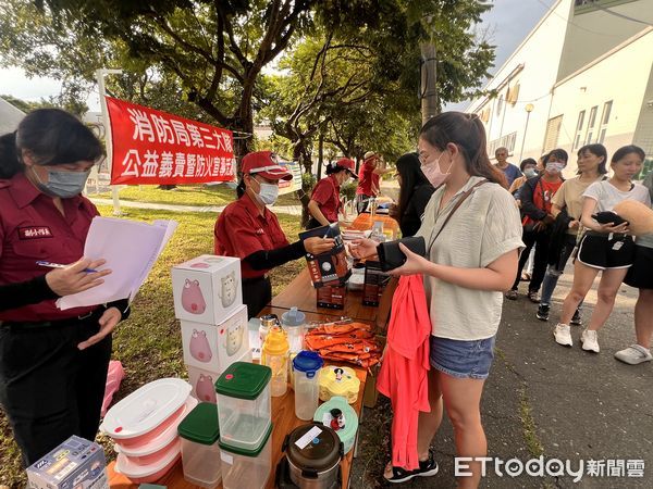 ▲台南市消防局第三大隊，24日星期六下午在佳里區體育公園，舉辦了一場別開生面的消防公益義賣暨防災宣導活動。（圖／記者林東良翻攝，下同）