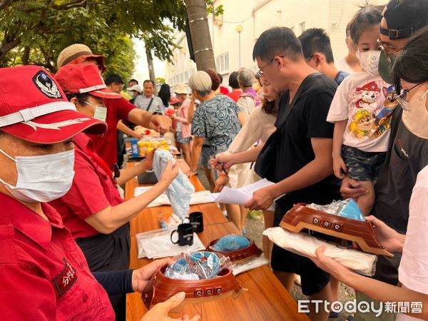 ▲台南市消防局第三大隊，24日星期六下午在佳里區體育公園，舉辦了一場別開生面的消防公益義賣暨防災宣導活動。（圖／記者林東良翻攝，下同）