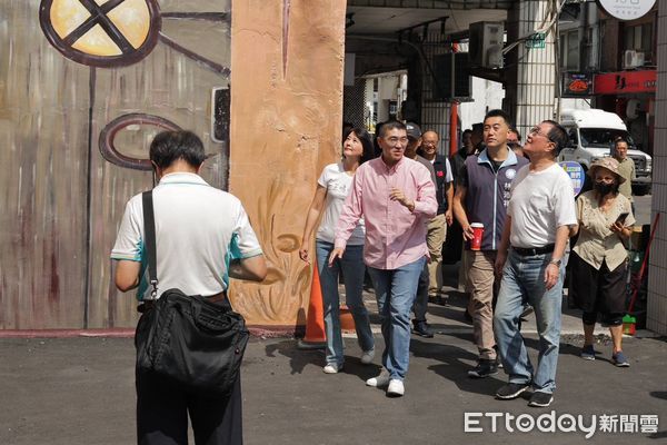 ▲考察基隆城市彩繪力挺謝國樑 李四川籲「出門投不同意罷免」。（圖／記者郭世賢翻攝）