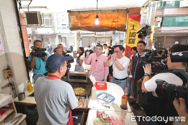 ▲考察基隆城市彩繪力挺謝國樑 李四川籲「出門投不同意罷免」。（圖／記者郭世賢翻攝）