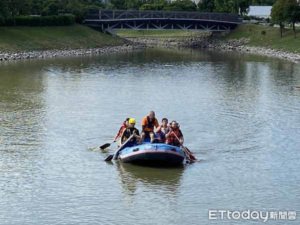 ▲南消第一大隊鹽水、東原分隊警義消結合飛狼救難協會於8月25日，分別於鹽水區親水公園及小瑞士水域辦理救生專業訓練。（圖／記者林東良翻攝，下同）