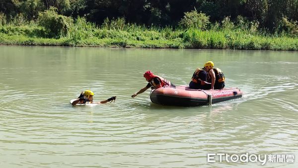 ▲南消第一大隊鹽水、東原分隊警義消結合飛狼救難協會於8月25日，分別於鹽水區親水公園及小瑞士水域辦理救生專業訓練。（圖／記者林東良翻攝，下同）