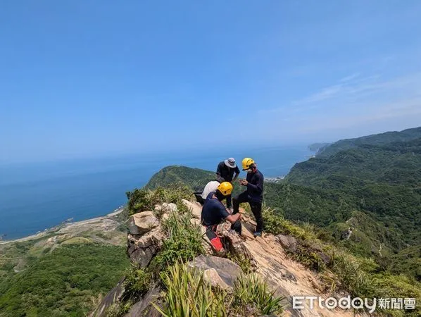 ▲▼31歲男子在半坪溪前往劍龍陵登山口的路程中，因腳抽筋求救。（圖／郭世賢翻攝）