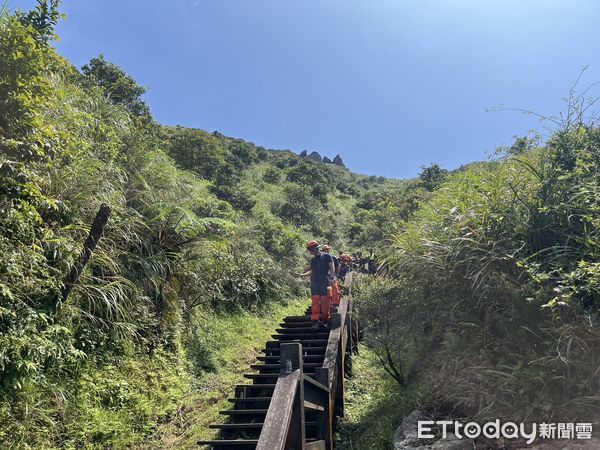 ▲▼    茶壺山掉落山洞         。（圖／記者郭世賢翻攝）