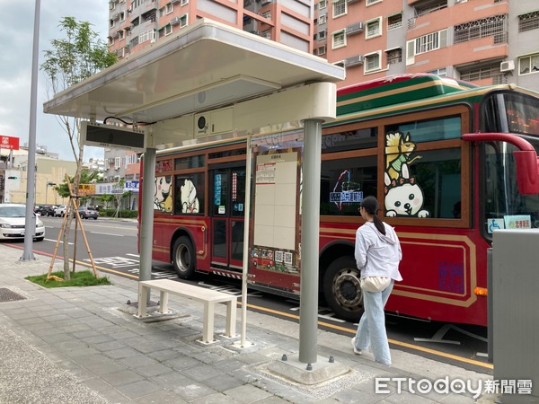 ▲▼ 提供更舒適候車環境! 嘉義市政府再增設11座簡易式候車亭   。（圖／嘉義市政府提供）