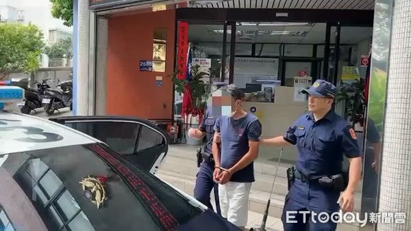 ▲天母所警方逮捕涉竊富商勞力士的慣竊何男。（圖／記者張君豪翻攝）