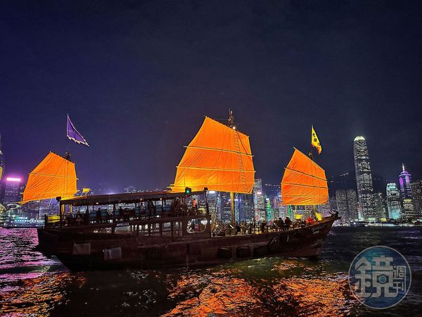 從張保仔號上能零死角綜覽港島與九龍兩岸的維港景色。