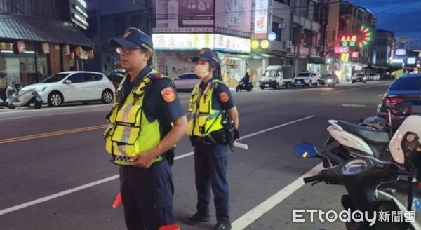 ▲屏東縣警方執行無號誌路口取締勤務             。（圖／記者陳崑福翻攝）