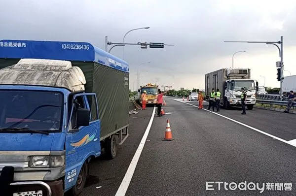 ▲國道中山高北上235K匝道今日15時許發生大貨車追撞事故，一名駕駛受傷送醫。（圖／民眾提供）