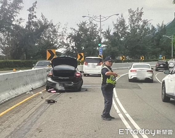 ▲1台自小客車行經枋山鄉台1線457公里北上車道發生交通事故             。（圖／記者陳崑福翻攝）