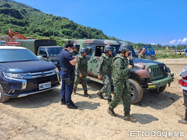 ▲▼高雄台積電未來用地「挖出千磅未爆彈」，軍方人員到場處理。（圖／記者賴文萱翻攝）