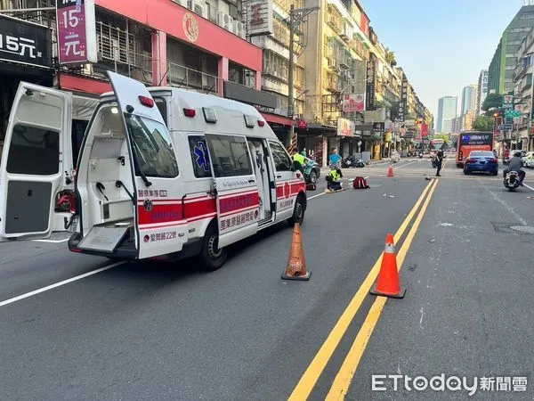 ▲▼     中和凌志轎車撞飛女騎士，她滿頭血送醫不治        。（圖／記者陳以昇翻攝）