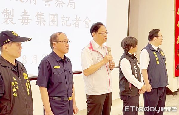 ▲桃園市長張善政率警局局長吳坤旭等人召開破獲製毒工廠記者會。（圖／記者沈繼昌攝）