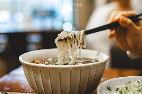 ▲▼綠島大叔夏麵，夏天必吃花椒胡麻拌麵，手工麵條超Q彈。（圖／部落客黑皮提供）