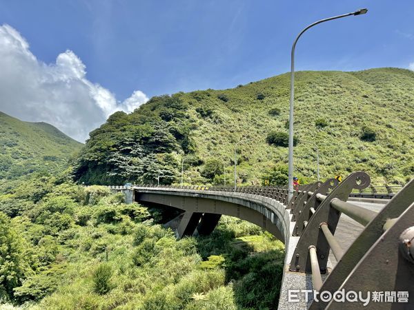 ▲竹子湖「田間美術館」藝術小旅行正式展開,竹子湖景點,小油坑橋能就近欣賞到火山爆裂口,黑森林,大梯田花卉生態農園,故鄉金針花農園。（圖／記者彭懷玉攝）