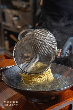 ▲▼自熬雞骨高湯松露茸香拉麵，還有每日限量松露叉燒飯。（圖／部落客虎麗提供）