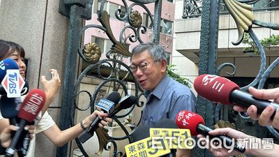 政治獻金、4300萬商辦爭議爆不完！黨員籲辭黨主席　柯文哲微笑避答