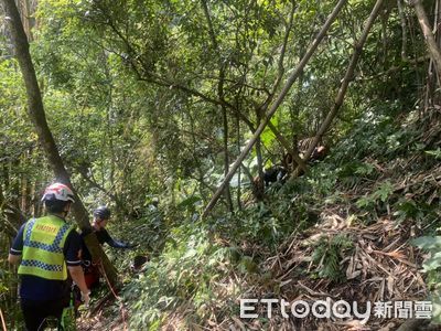 竹山天梯園除草工人「摔落2層樓高」邊坡　消防及時救援保命