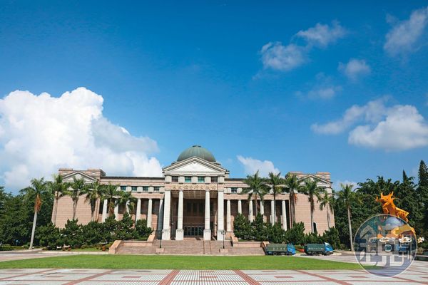 國史館台灣文獻館租借場地給人舉辦活動，卻爆發展覽作品真偽的爭議。