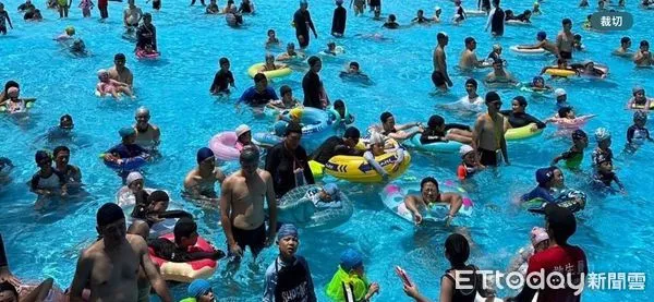 ▲▼雖然天災不斷，知卡宣親水公園夏季戲水活動仍吸引超過6萬遊客前來相挺。（圖／花蓮縣政府提供，下同）