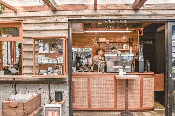 ▲▼東京咖啡推薦ONIBUS COFFEE 中目黑老房子改建質感咖啡店，咖啡很好喝還能看電車。（圖／周花花提供）